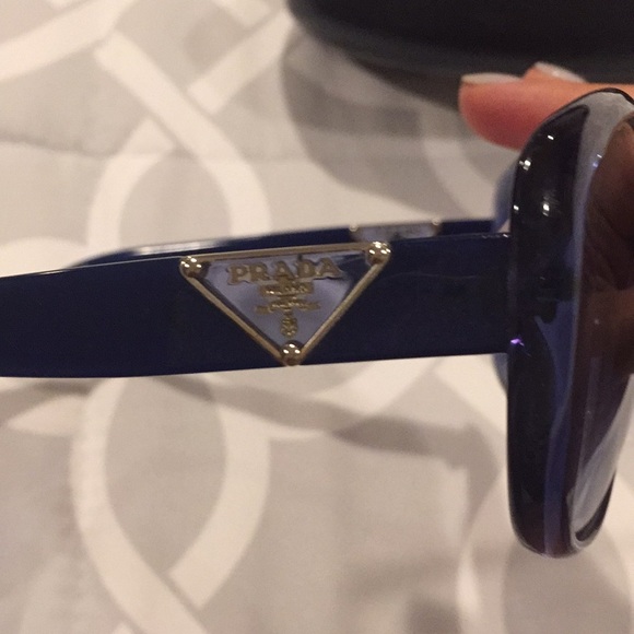 Prada sunglasses - Picture 2 of 8